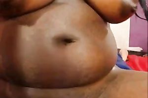 Chunky chocolate milf lady on livecam nearly fists herself