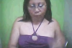 Mature cam bitch from Philippines masturbates for me