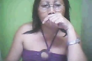 Mature cam bitch from Philippines masturbates for me