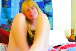 Blond haired webcam bitch pulled down pants to show me off her wazoo