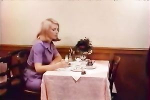Blonde wench knows that that babe has to pay fro dinner by her body