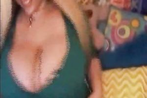 Extremely breasty blond livecam sweetheart flaunts her cleavage