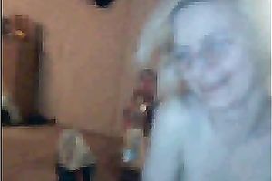 Pale skin aged whore form UK shows me her saggy rack on web camera