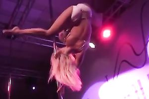 Amazing solo episode with a outstanding blond pole dancer