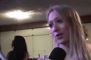 Amazing solo episode with a outstanding blond pole dancer