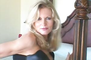 Classy Mature White Wife fucks BBC (Camaster)