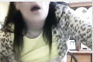 Webcam solo with a slutty dark brown fucking her love tunnel with a toy