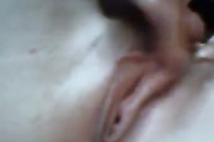 Loose fur pie of this white floozy receives permeated and finger screwed