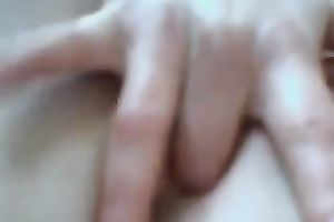 Loose fur pie of this white floozy receives permeated and finger screwed