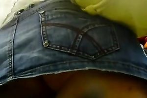 Caught one curvy chick's upskirt on my cam in the crowd