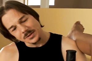 Hot mulatto milf receives her hairless wet crack licked to agonorgasmos