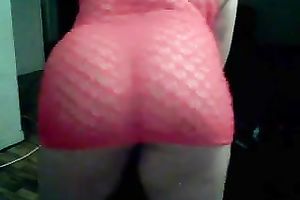 Curvaceous and bosomy dilettante shows off her booty in fishnet suit