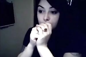 Hot and cute doxy playing with her giant pale love bubbles