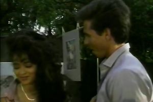 Two retro vixens give heads to a chap in the garden