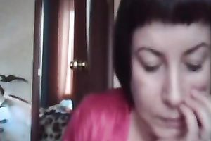 Seductive livecam model with large mounds puts on a great show for me