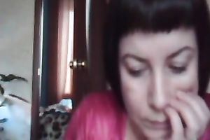 Seductive livecam model with large mounds puts on a great show for me