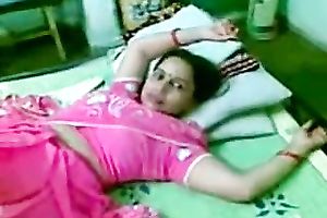 Housewife in India gives an fantastic oral-service to her spouse