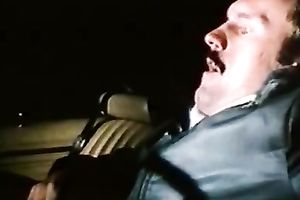 This risky and wicked babe gave her paramour a road head