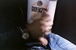 This risky and wicked babe gave her paramour a road head