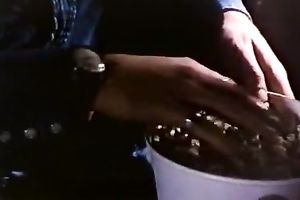 This risky and wicked babe gave her paramour a road head