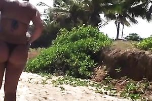 A white bitch with mesmerizing arse acquires caught on my hidden livecam on a beach