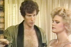 Kinky blond floosie plays with banana and insatiable slit