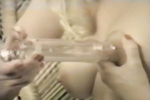 Two seductive blondes pumping every other nipps