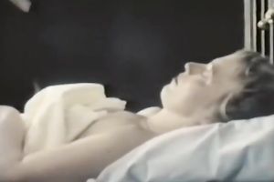 Two seductive blondes pumping every other nipps