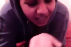 Chubby Indian slutty wife from Dhaka rubs her soaked twat on livecam