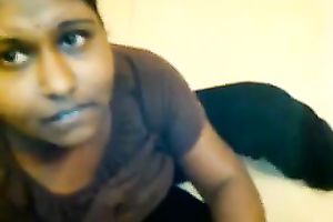 Super lustful Indian babe knows how to give a fine head