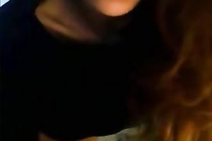 Amateur dark brown cutie fists and toys her asshole in cam solo