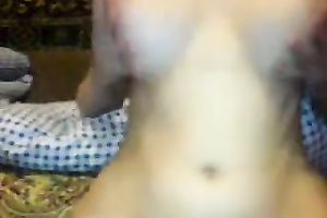 This enchantingly hawt Russian webcam model has it all