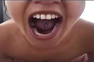 Slutty and non-professional dark brown girlfriend blows 10-Pounder and drinks spunk flow