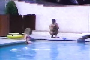 Blonde milf masturbates her fur pie to agonorgasmos in a bedroom