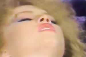 Blonde milf masturbates her fur pie to agonorgasmos in a bedroom