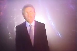 Blonde milf masturbates her fur pie to agonorgasmos in a bedroom