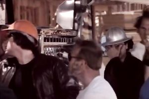 Slutty waitress sucks her coworker's hard dick during the time that at work