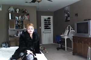 Full bodied redhead mamma poses for cam wearing petite bikini