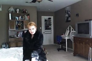 Full bodied redhead mamma poses for cam wearing petite bikini