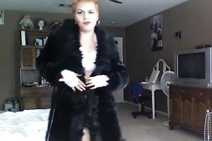 Full bodied redhead mamma poses for cam wearing petite bikini