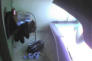 Sexy chick exposes her appetizing slit and her hot titties to the camera in solarium
