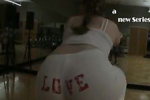 Curvy hussy demonstrates her large moist gazoo for the webcam