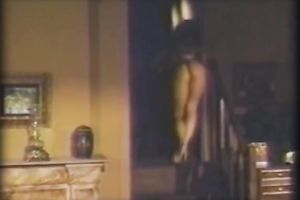 Retro golden-haired harlot shows her cock-sucking skills to a stranger