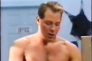 Two perverted lesbian babes please every other punanies