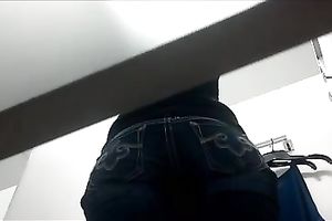 Girl with precious butt takes her shirt off in front of hidden livecam