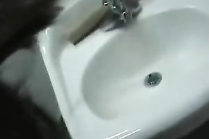 Gamer playgirl turns out to be an highly skillful penis sucker