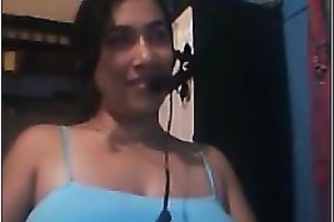 Lewd Colombian seductress likes showing off her large milk shakes and cunt