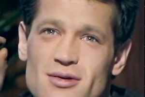 Horn-mad dark brown acquires lustful in the car and sucks her BF' schlong