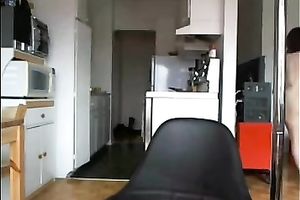 Cute dark brown chick on livecam plays with her gazoo and arse plug