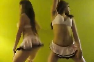 Reggaeton music makes my girlfriends twerk their large butts